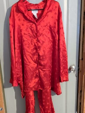 Jaclyn Smith Red Satin Heart-Print Pajama Set